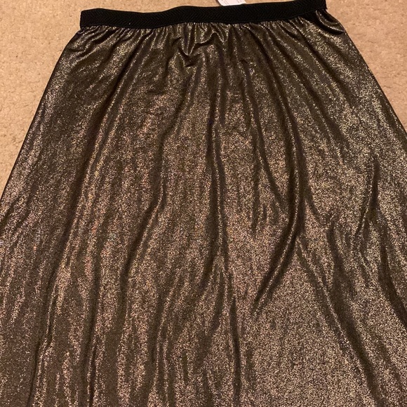 NWT forever21 gold maxi skirt shiny - Picture 2 of 2